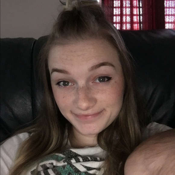 Meet your Posher, Kelsey - Picture 1 of 2